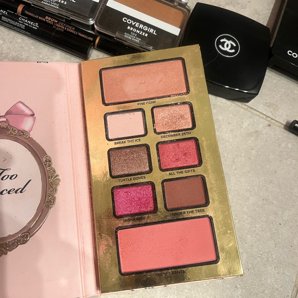 Bulk makeup lot. - Picture 6 of 8